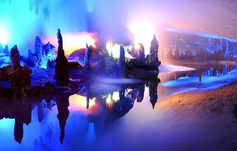 桂林海底龙宫的图片
