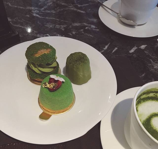 Café 100 by The Ritz-Carlton