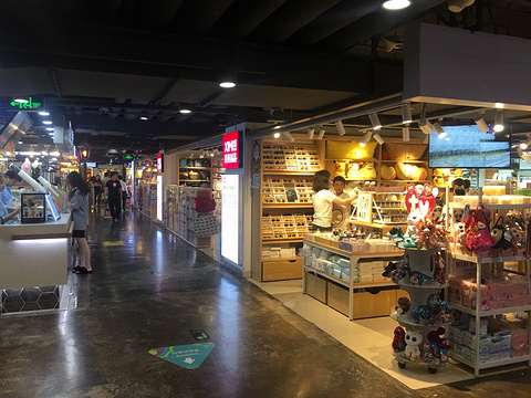 第5大道精品休闲购物广场旅游景点图片