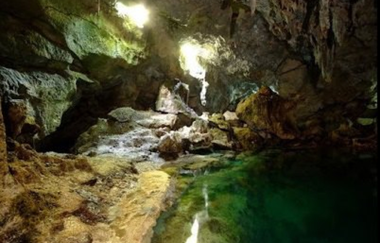 希纳达南石灰岩洞