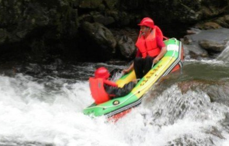 七里香溪峡谷漂流
