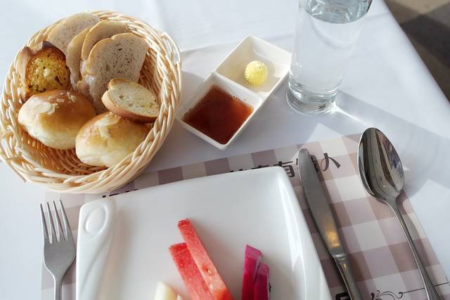 龙塔186米空中旋转餐厅