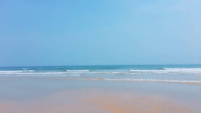 银沙滩海水浴场