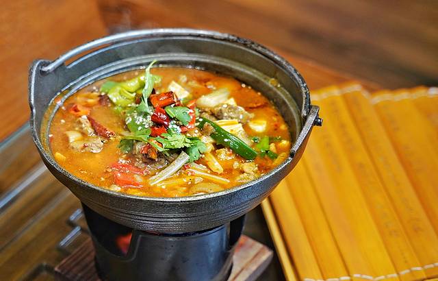 滇西王子·梦回丽江·本土特色品牌(木府白龙广场店)