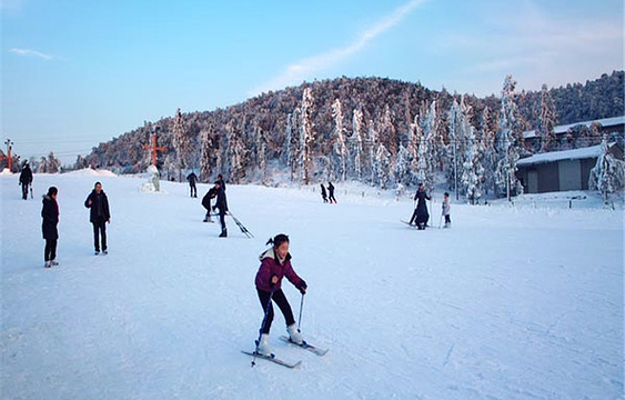 商量岗滑雪场旅游景点图片