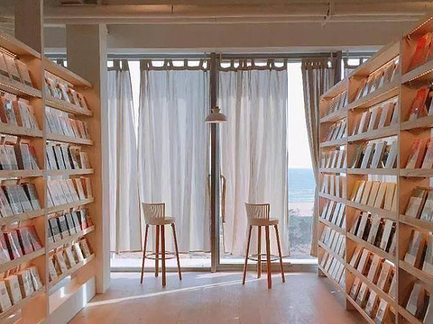 猫的天空之城概念书店(北戴河蔚蓝海岸店)