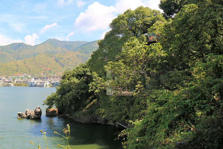 玉几岛为双廊最有名的景点就是下图中凸出的小岛五朵金花的拍摄地这