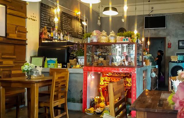 May & Mark Restaurant