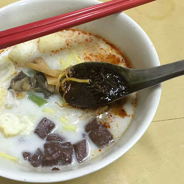 Hot Bowl White Curry Mee