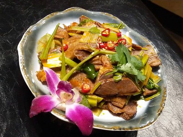 顶顶汤火牛排火锅店