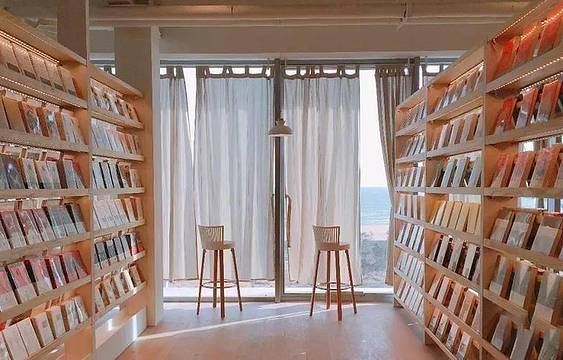 猫的天空之城概念书店(北戴河蔚蓝海岸店)