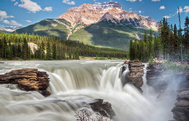 阿萨巴斯卡瀑布