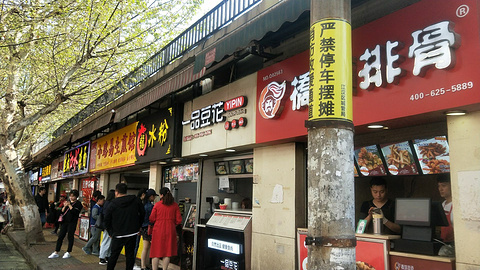 汉口水塔美食街的图片