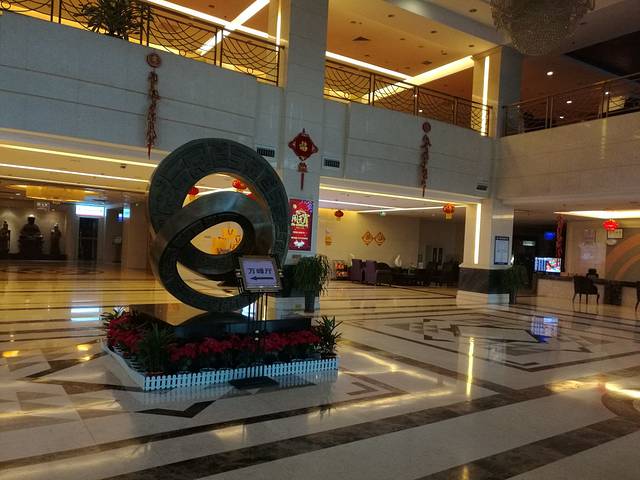 万峰大酒店·万湖西餐厅