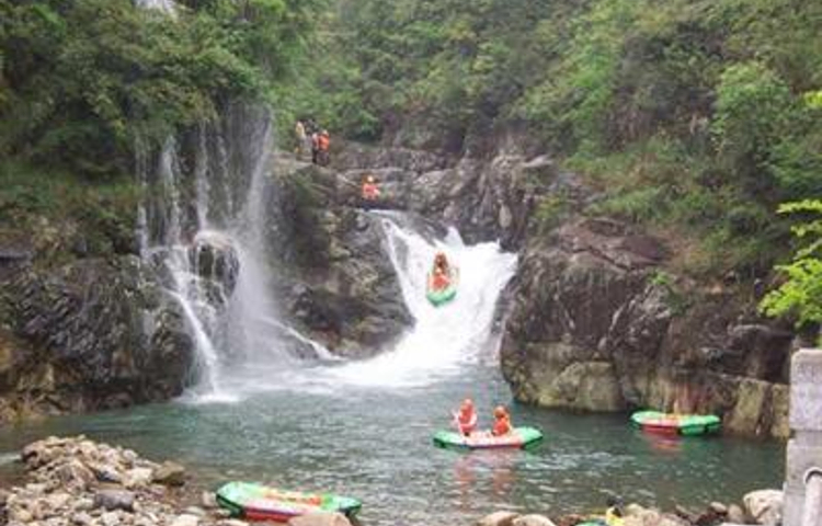 太平湖峡谷漂流