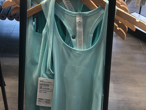 lululemon(静安嘉里店)旅游景点图片