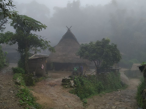 翁山瓦丁寨旅游景点图片