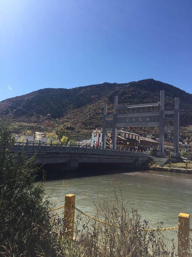 德吉梅朵风情商业街