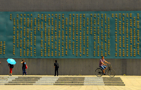 唐山抗震纪念碑广场的图片