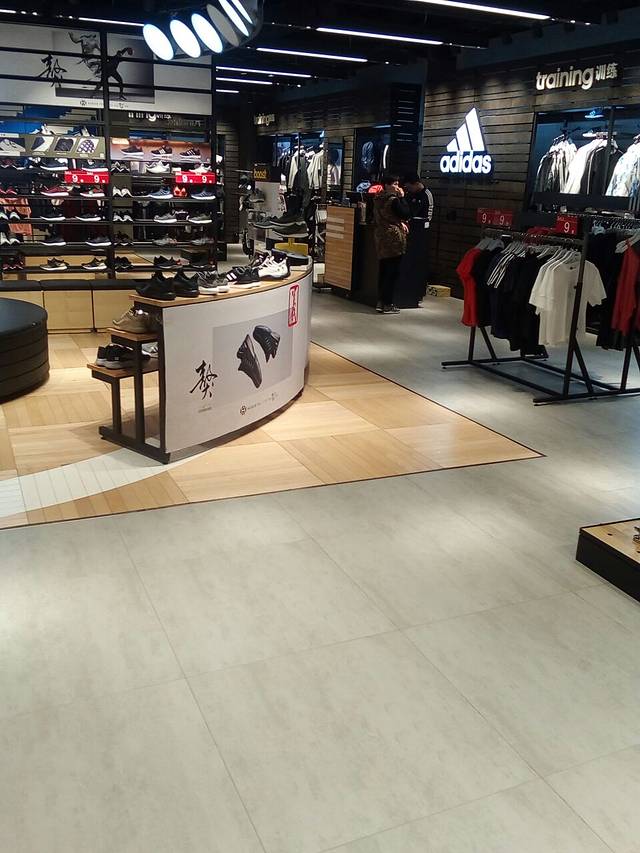 三叶草Adidas Originals(花园丹尼斯百货店)