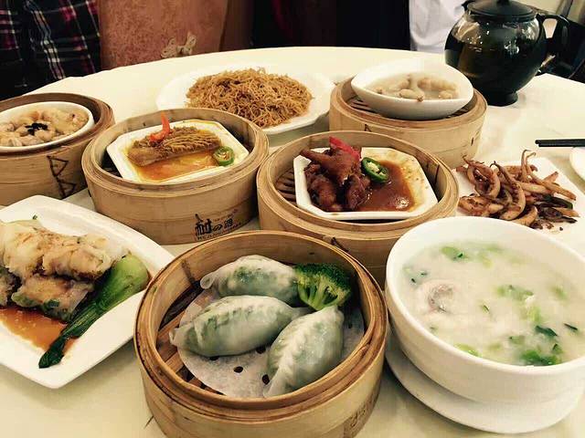 周黑鸭(体育西站2店)