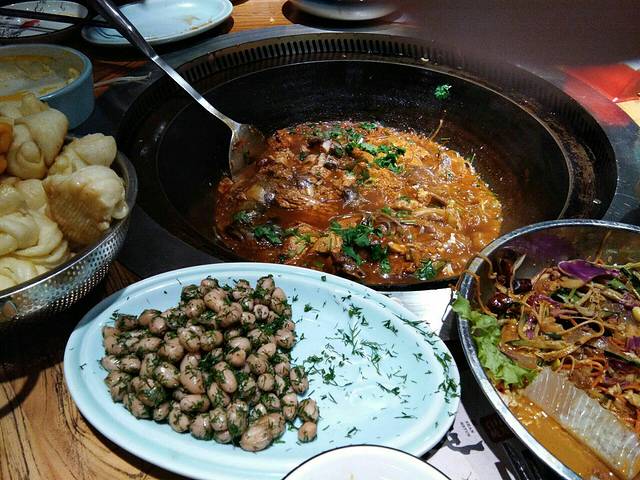 山河屯铁锅炖(通江街店)