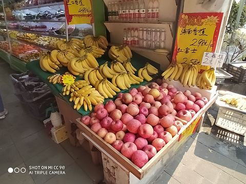 爱心水果平价超市(锁金村店)的图片