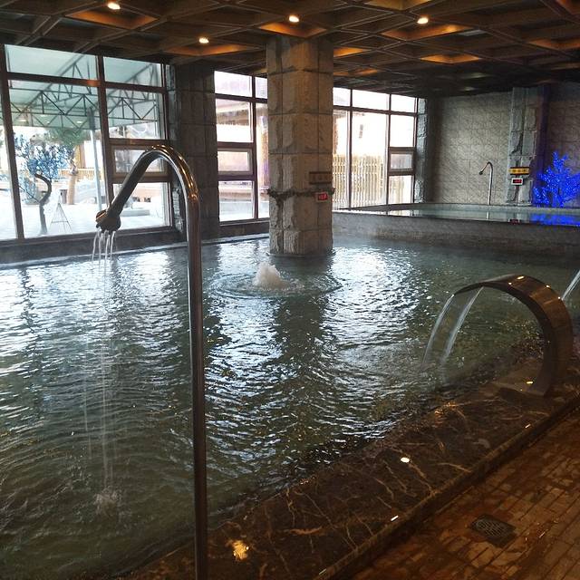 梦都美低氘小镇温泉