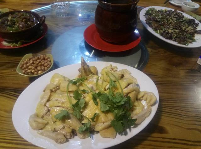 六和山庄·石锅豆腐鸡·地道农家菜(峰林晓镇店)