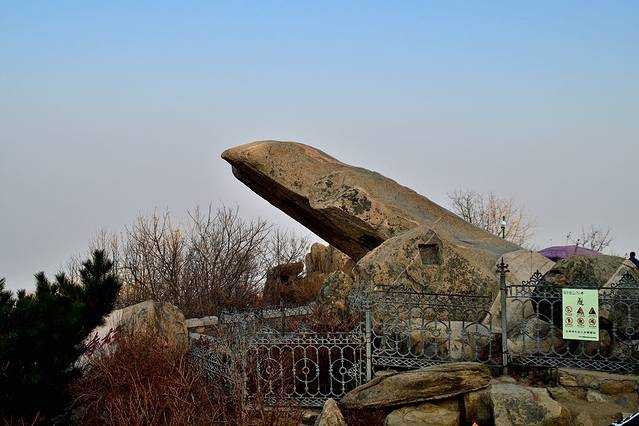 泰山风景名胜区-拱北石