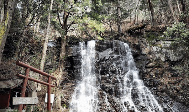 Haha no Shirataki Waterfall旅游景点图片