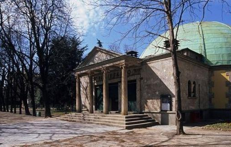 尤立科·赫依颇利天文馆