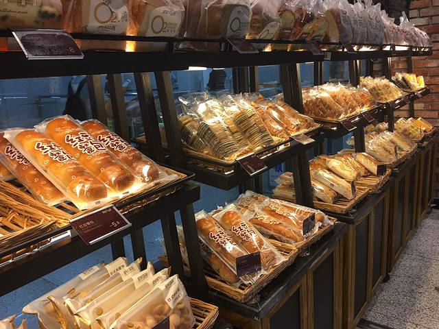 皇冠幸福里动物奶油生日蛋糕(王家湾地铁店)