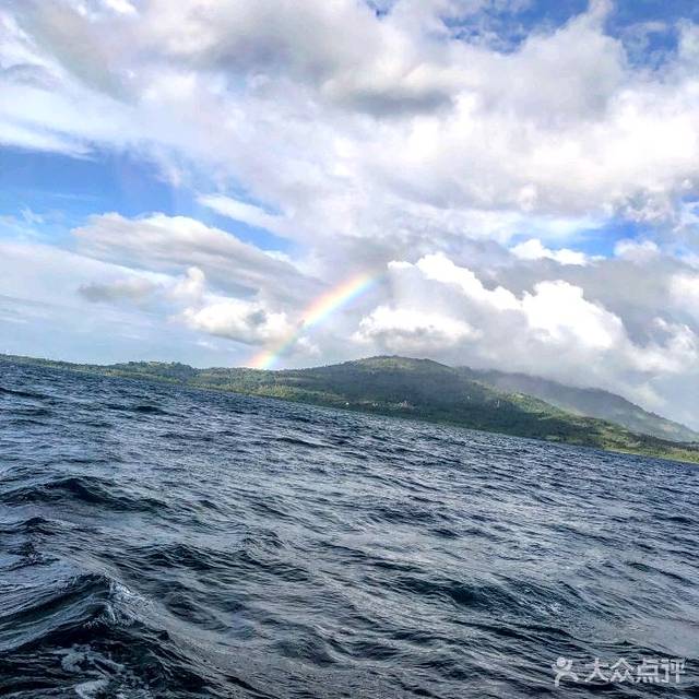 美娜多跃海大鱼