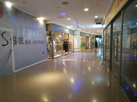 JNBY(百联西郊购物中心店)旅游景点图片
