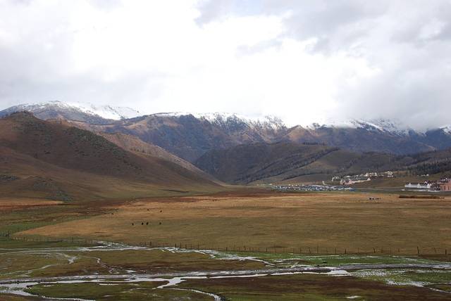 贾登峪哈萨克民族风情毡房