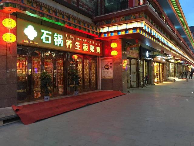 蜀中吴石锅养身板栗鸡