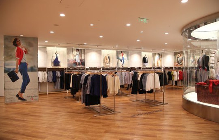 优衣库(广州维多利广场旗舰店)