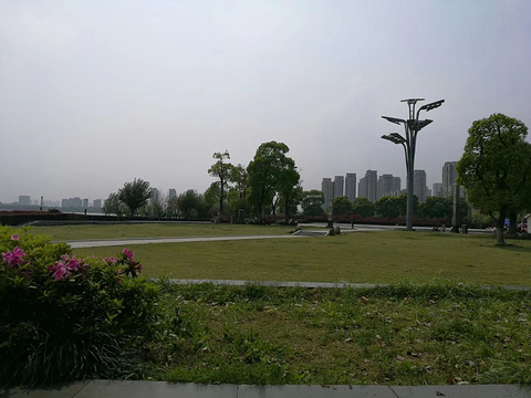 尹山湖露天广场旅游景点图片