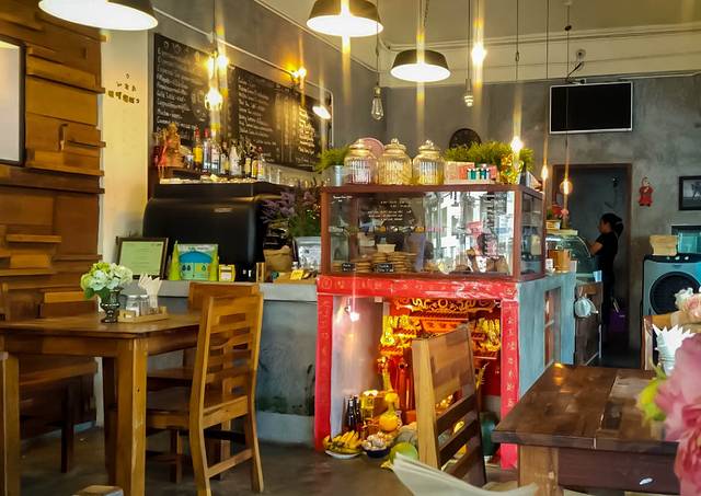 May & Mark Restaurant