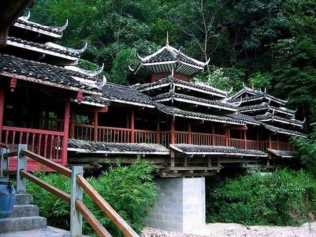 银水侗寨鱼餐馆