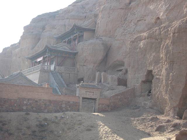 双龙石窟石空大佛寺