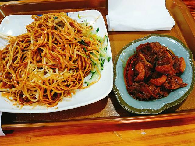 温宿路·大食堂