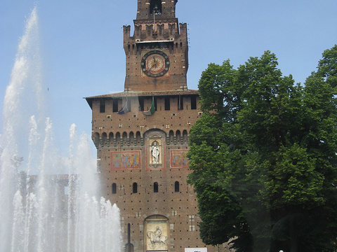 Fontana di Piazza Castello旅游景点图片