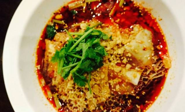 鲁朗纳麦石锅鸡庄园