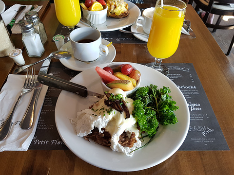 Cafe Le Petit Flore