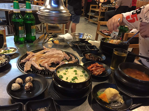缸桶屋·韩式烤肉(家佳源店)旅游景点图片