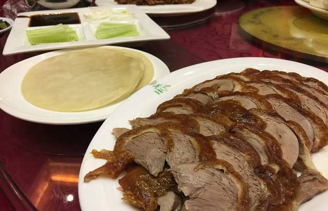 鸿起顺饭庄(食品街总店)