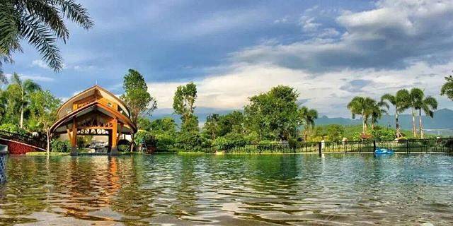 宝墩湖湖山温泉度假村