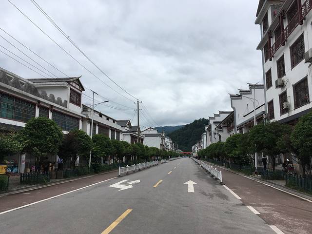 贺满姑烈士纪念亭